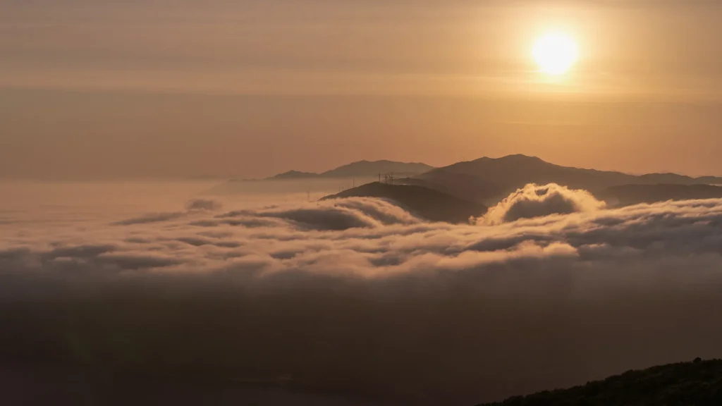 佐田岬半島の幻想的な雲海