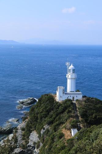佐田岬灯台-椿山展望台からの灯台1